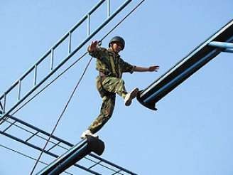 悬崖高空速降心理抗压突破